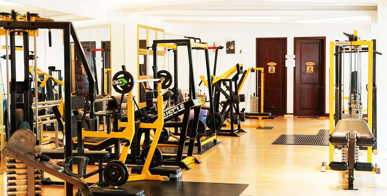 tempat gym fitnes bagus murah bersih di Malang kolam renang air hangat zumba pilates yoga trainer muscle
